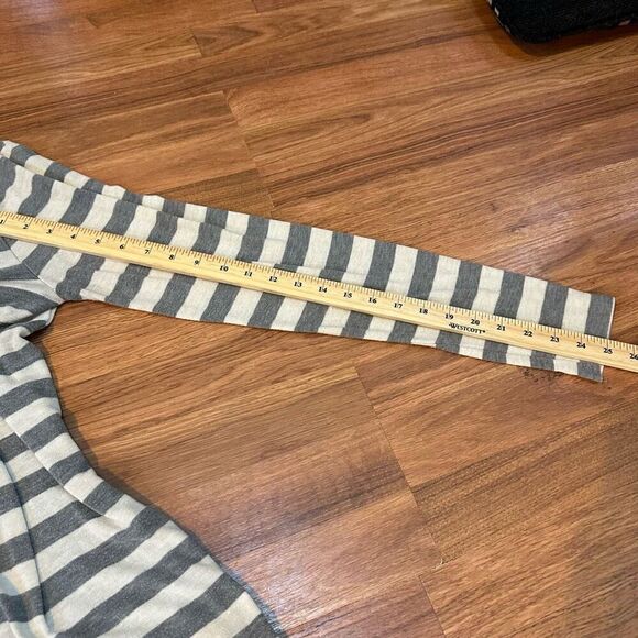 Rue 21 women’s cardigan - gray and cream color size XL - Picture 7 of 10